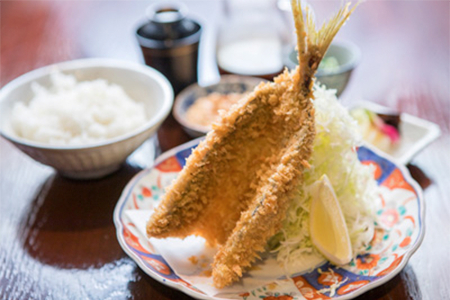 鮮魚料理 近海 アジフライ(小鉢・漬物・味噌汁)