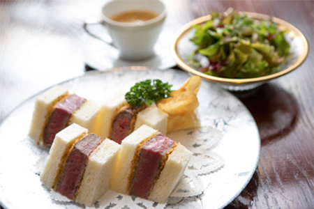 銀座に志かわ生食パンとフィレ肉のカツサンド（ソース又はトリュフ塩）（北海道きたあかりポテト・スープ・サラダ）